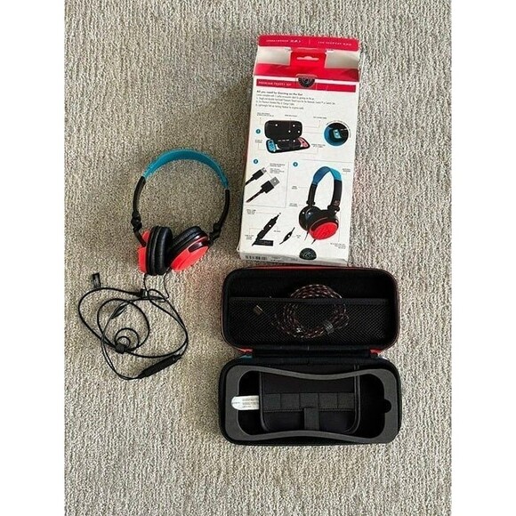 4Gamers Premium Travel Kit Compatible with Nintendo Switch/Lite/OLED - Picture 2 of 3